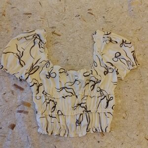 New Zara cropped top with ruched detailing and puff sleeves bow pattern Size XS
